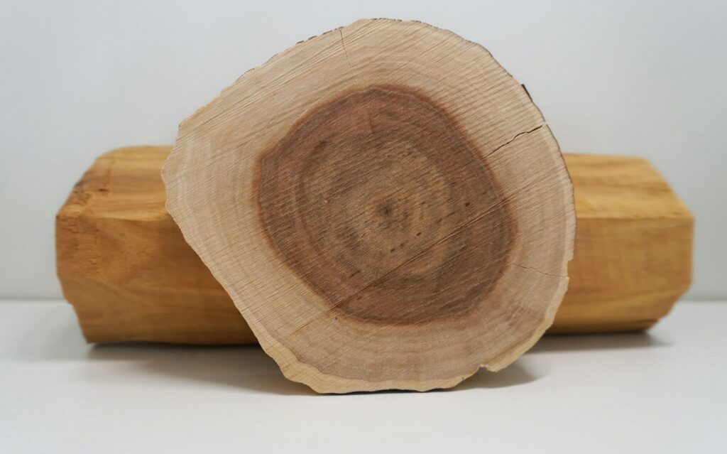 Zirbenholz mit feiner Maserung